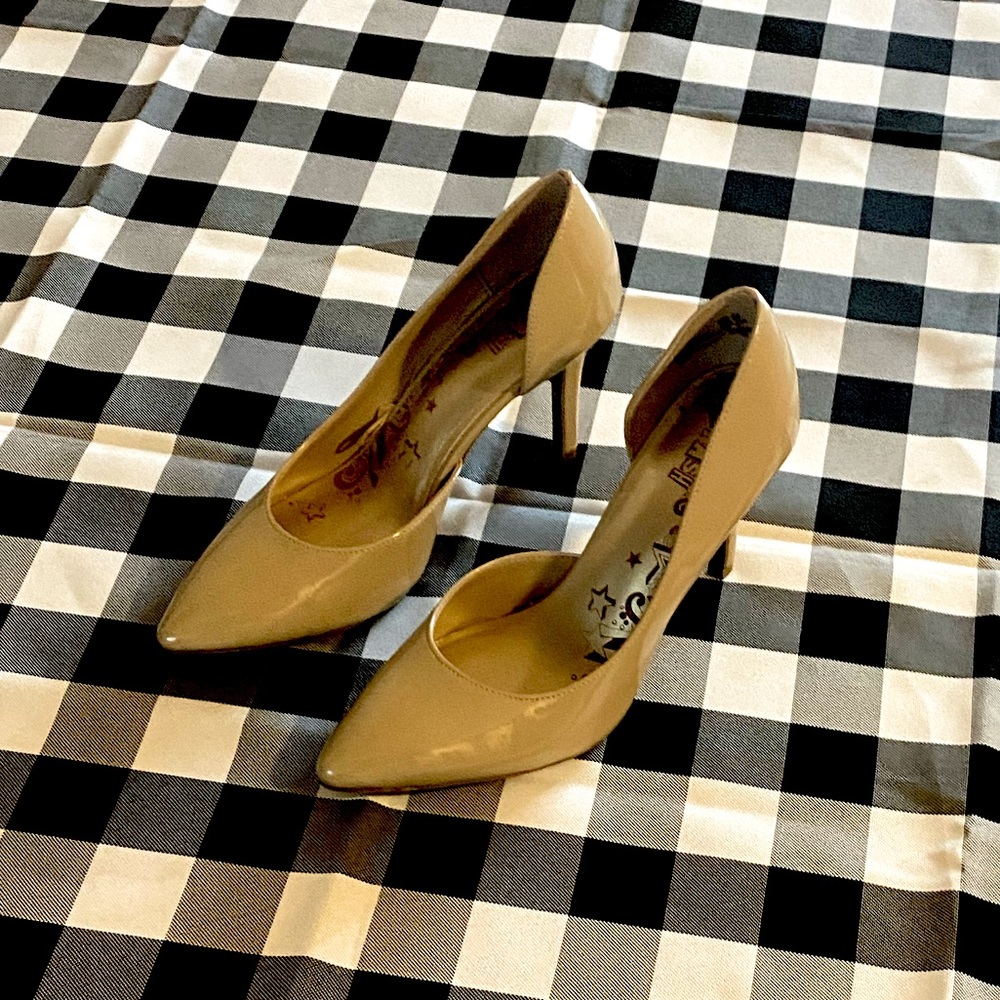 💖 Neverworn Nude Heels 💖